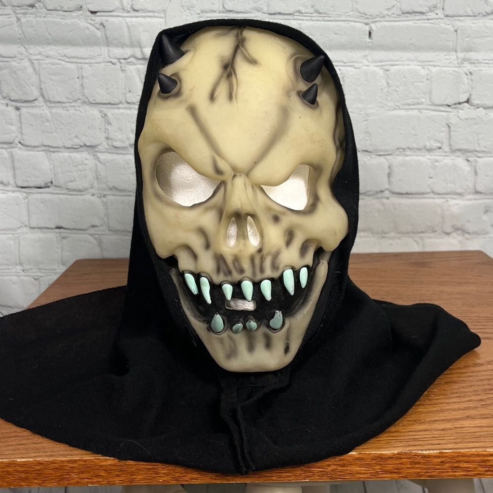 Horned Glow in the Dark Skeleton Mask OSFM
